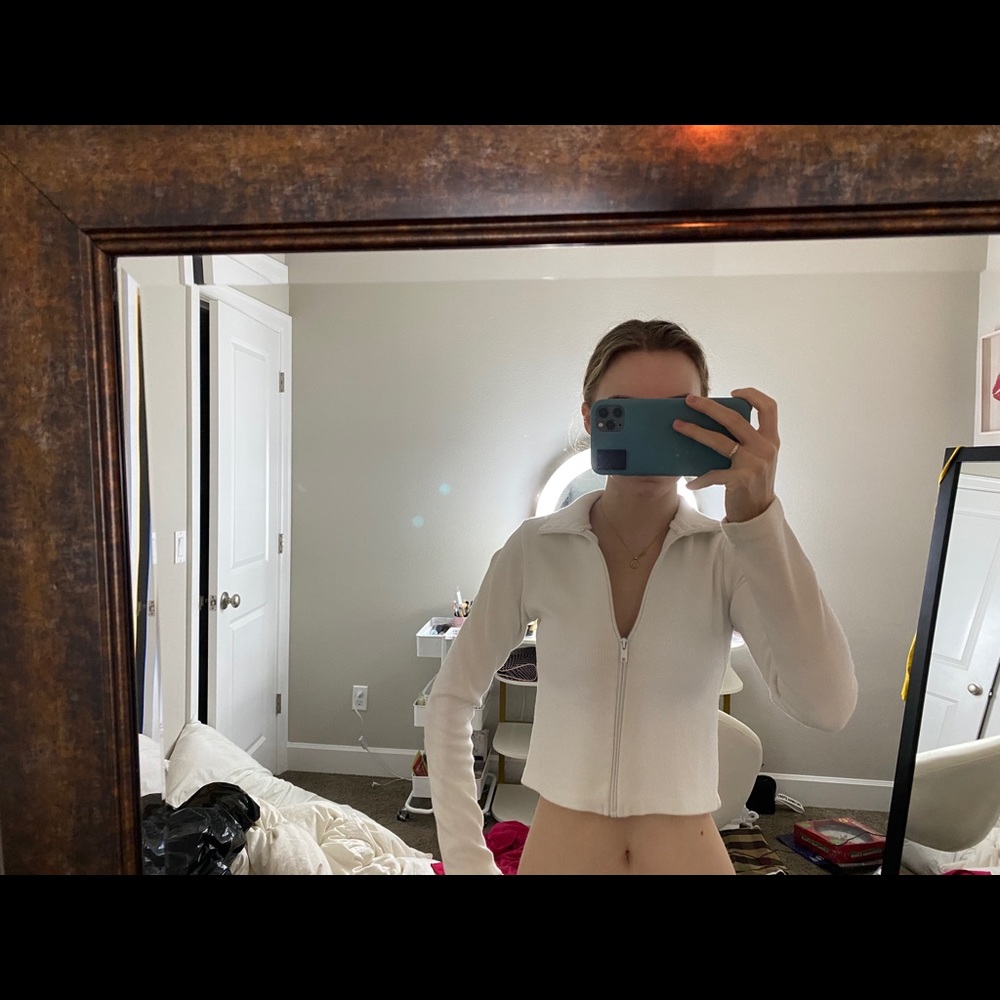 Super cute white cropped sweater